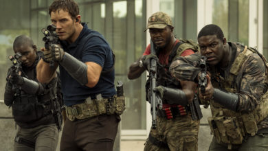 CHRIS PRATT, EDWIN HODGE, and SAM RICHARDSON holding guns facing the aliens in The Tomorrow War