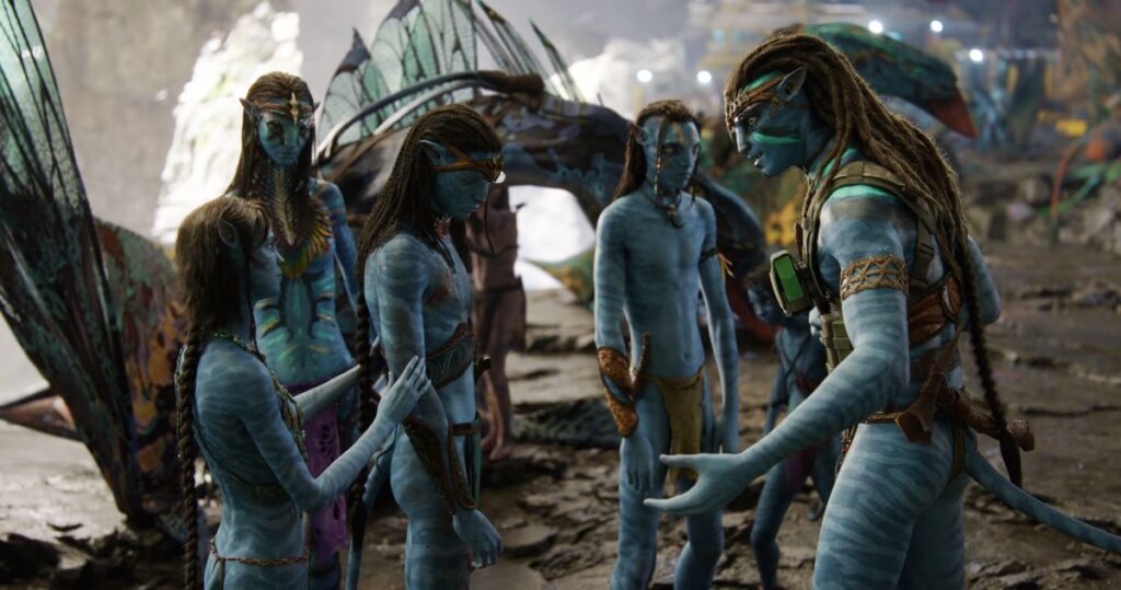 sireya (Bailey Bass), Neytiri (Zoe Saldana), Neteyam (Jamie Flatters), Lo'ak (Britain Dalton), and Jake Sully (Sam Worthington)