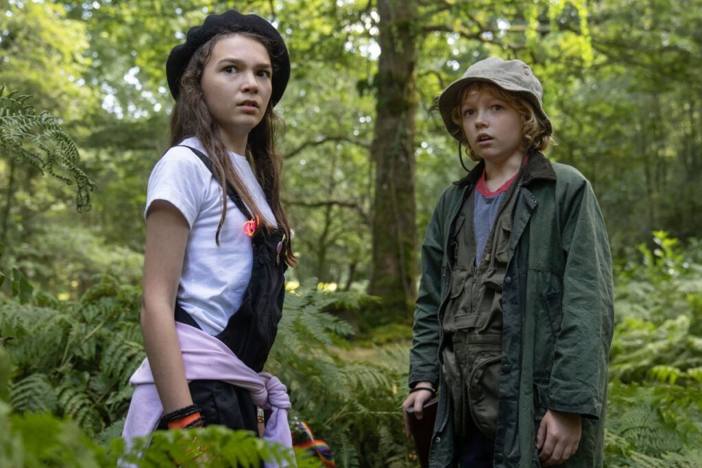 Dee Dee (Brooklynn Prince) and Henry (Christian Convery)