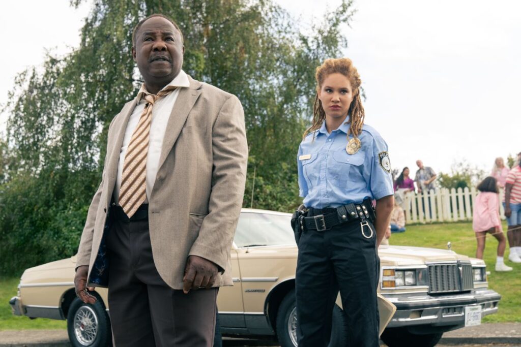 Bob (Isiah Whitlock Jr.) and Officer Reba (Ayoola Smart)