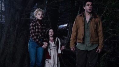 Charlotte (Julia Garner), Ginger (Matilda Firth), and Blake (Christopher Abbott)