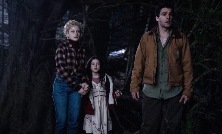 Charlotte (Julia Garner), Ginger (Matilda Firth), and Blake (Christopher Abbott)